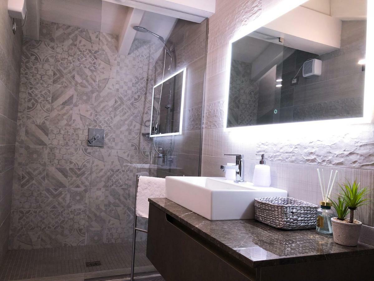 Paradise Luxury Apartments Sirmione Exterior photo